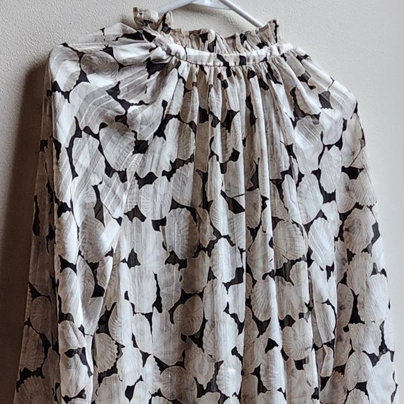 H&M Cream/Black Ruffled V-Neck Seashell Blouse Size XS - Picture 9 of 12